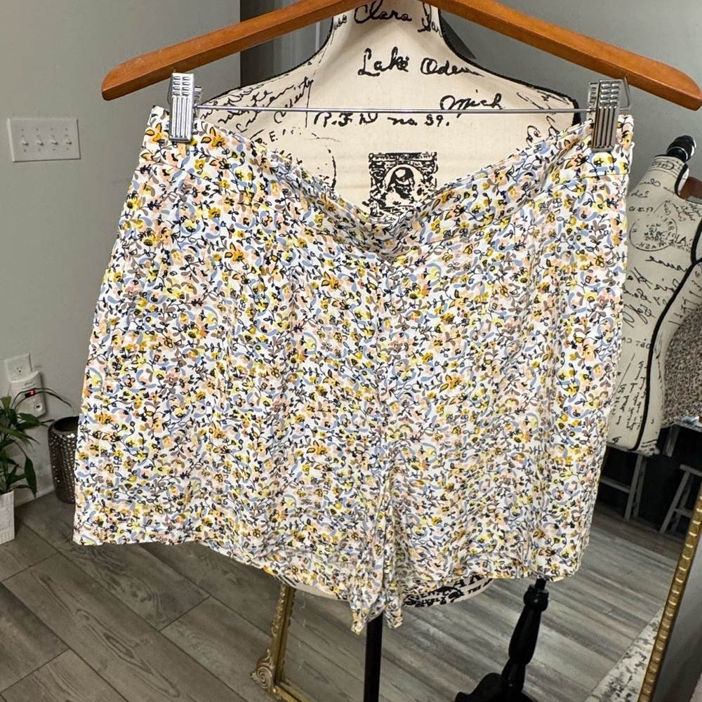 Loft Floral Print Women's Shorts